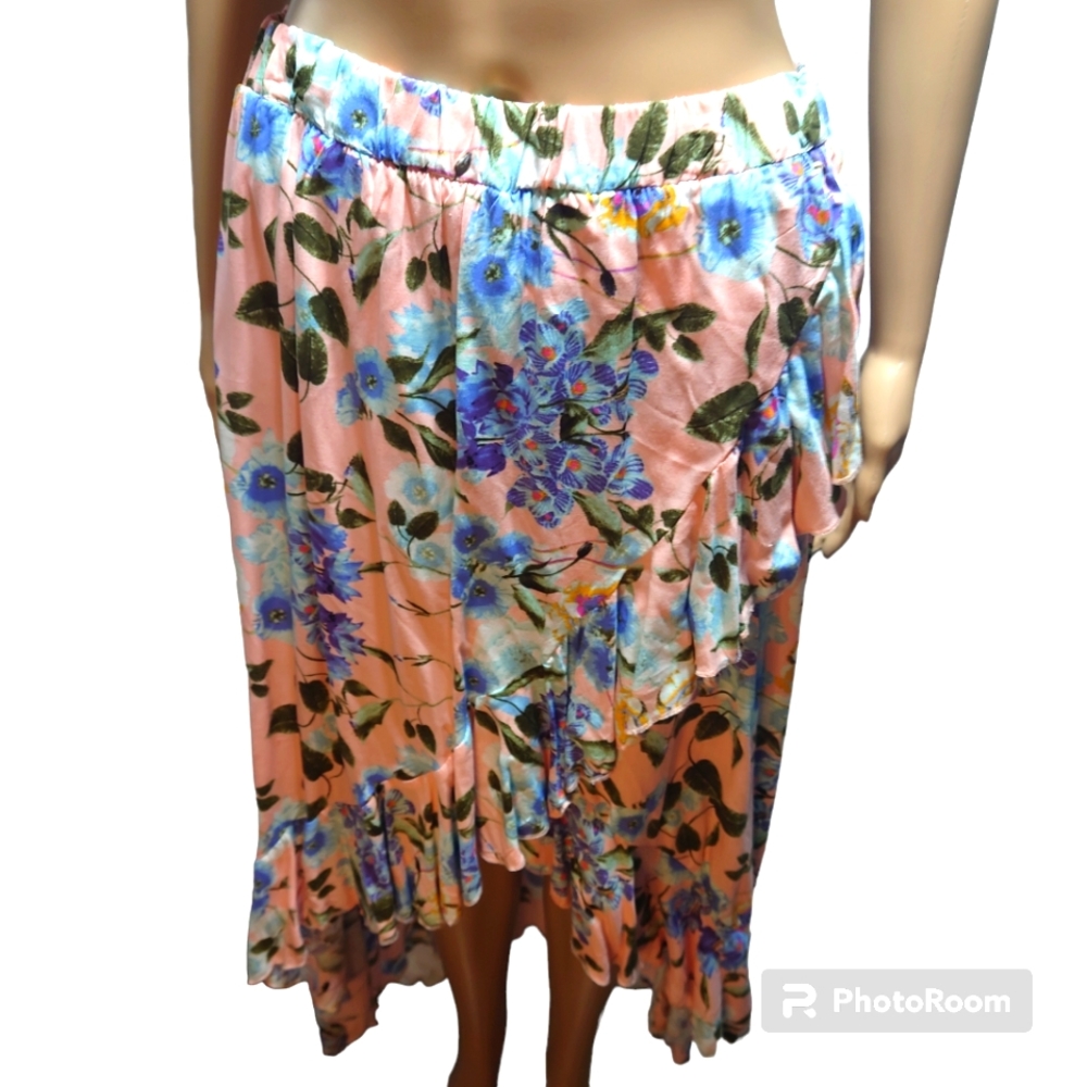 Woman's colors Depra skirt. Flower pattern ruffle trim.